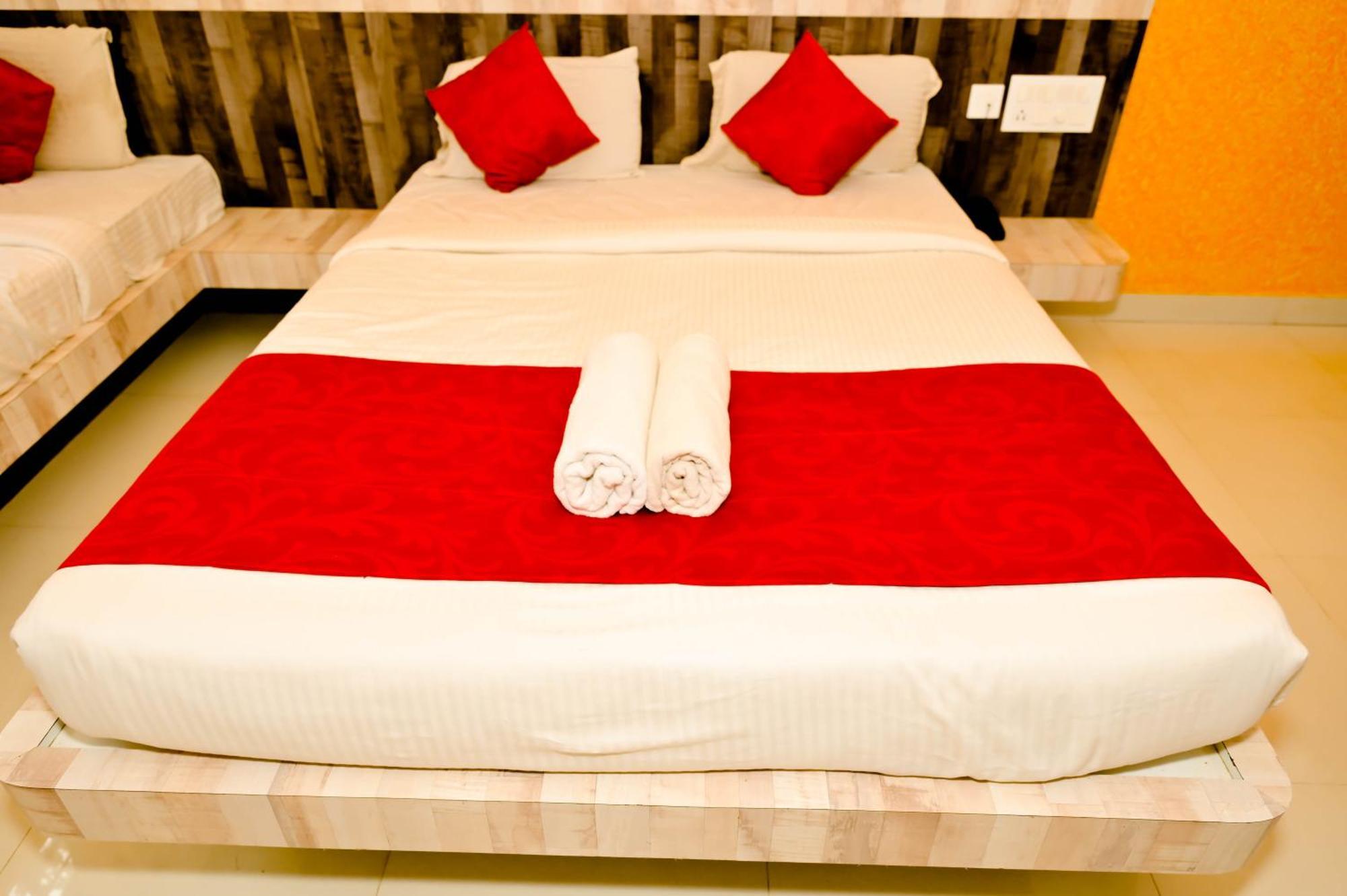 Townhouse Mk Hotel จิกมากาลูร์ ภายนอก รูปภาพ