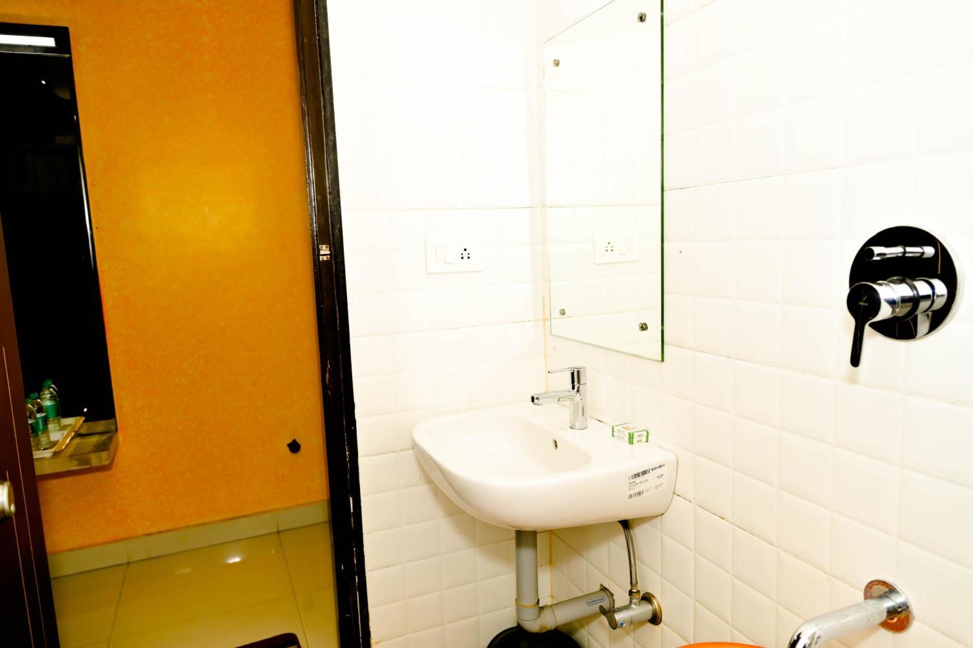 Townhouse Mk Hotel จิกมากาลูร์ ภายนอก รูปภาพ