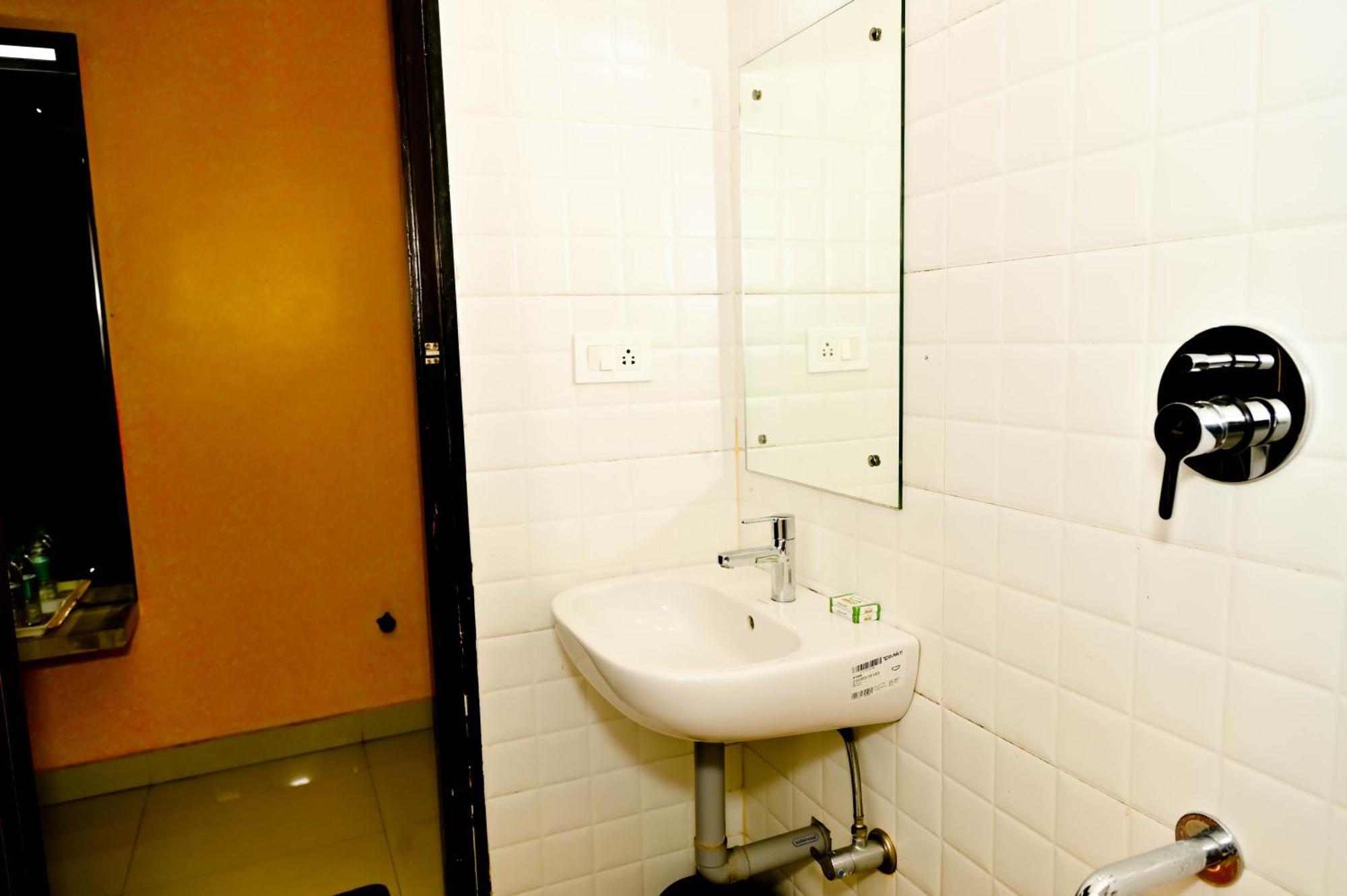 Townhouse Mk Hotel จิกมากาลูร์ ภายนอก รูปภาพ