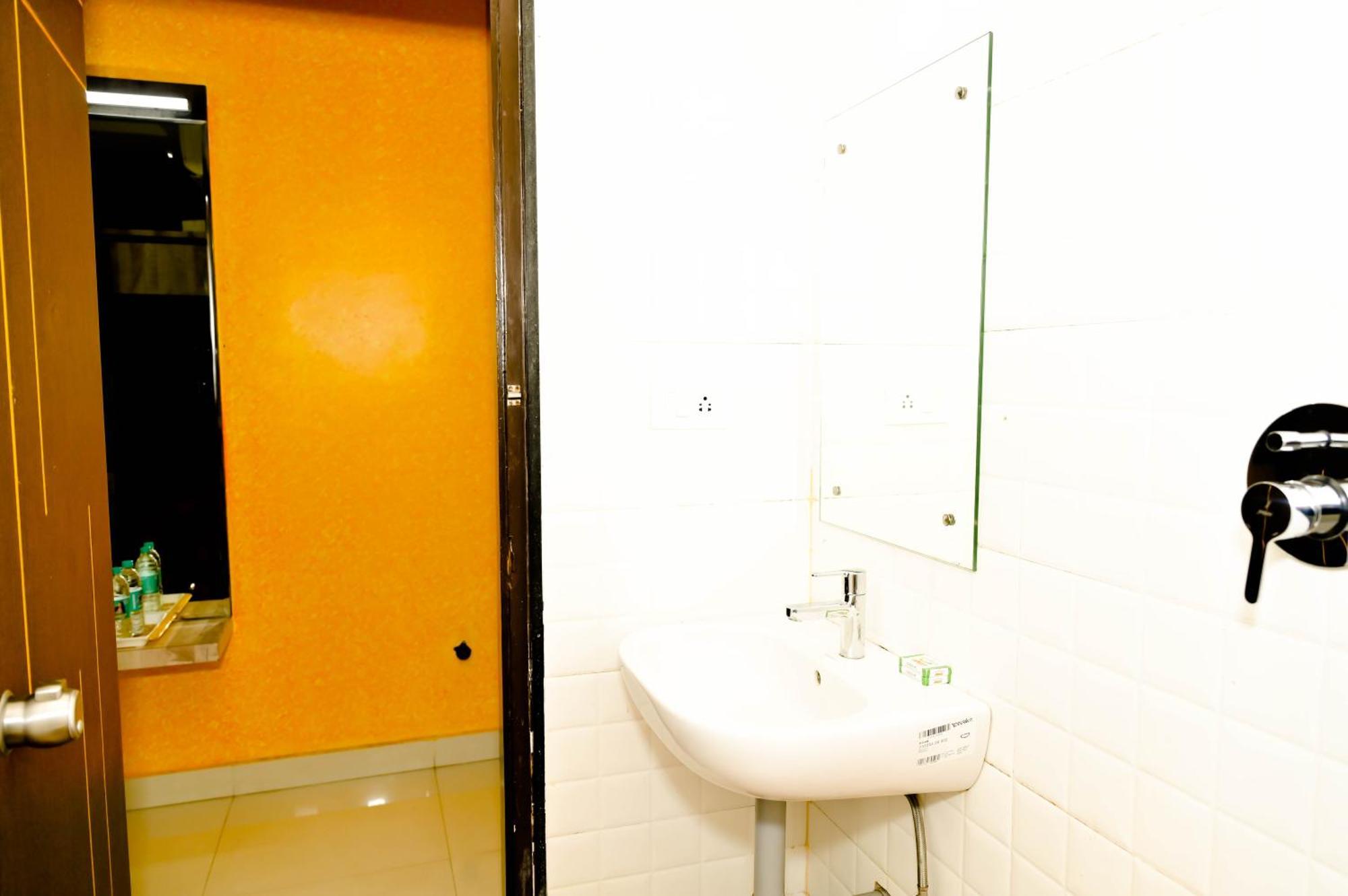 Townhouse Mk Hotel จิกมากาลูร์ ภายนอก รูปภาพ