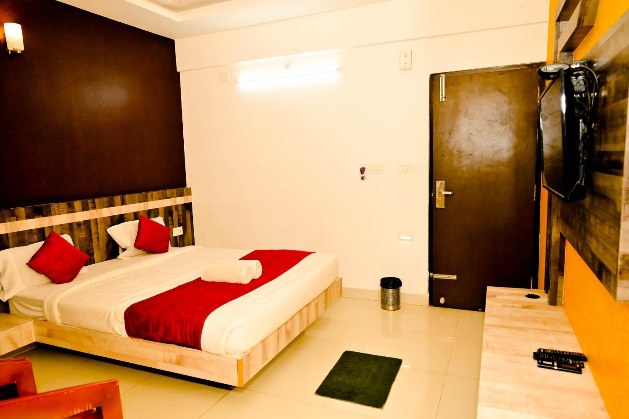 Townhouse Mk Hotel จิกมากาลูร์ ภายนอก รูปภาพ