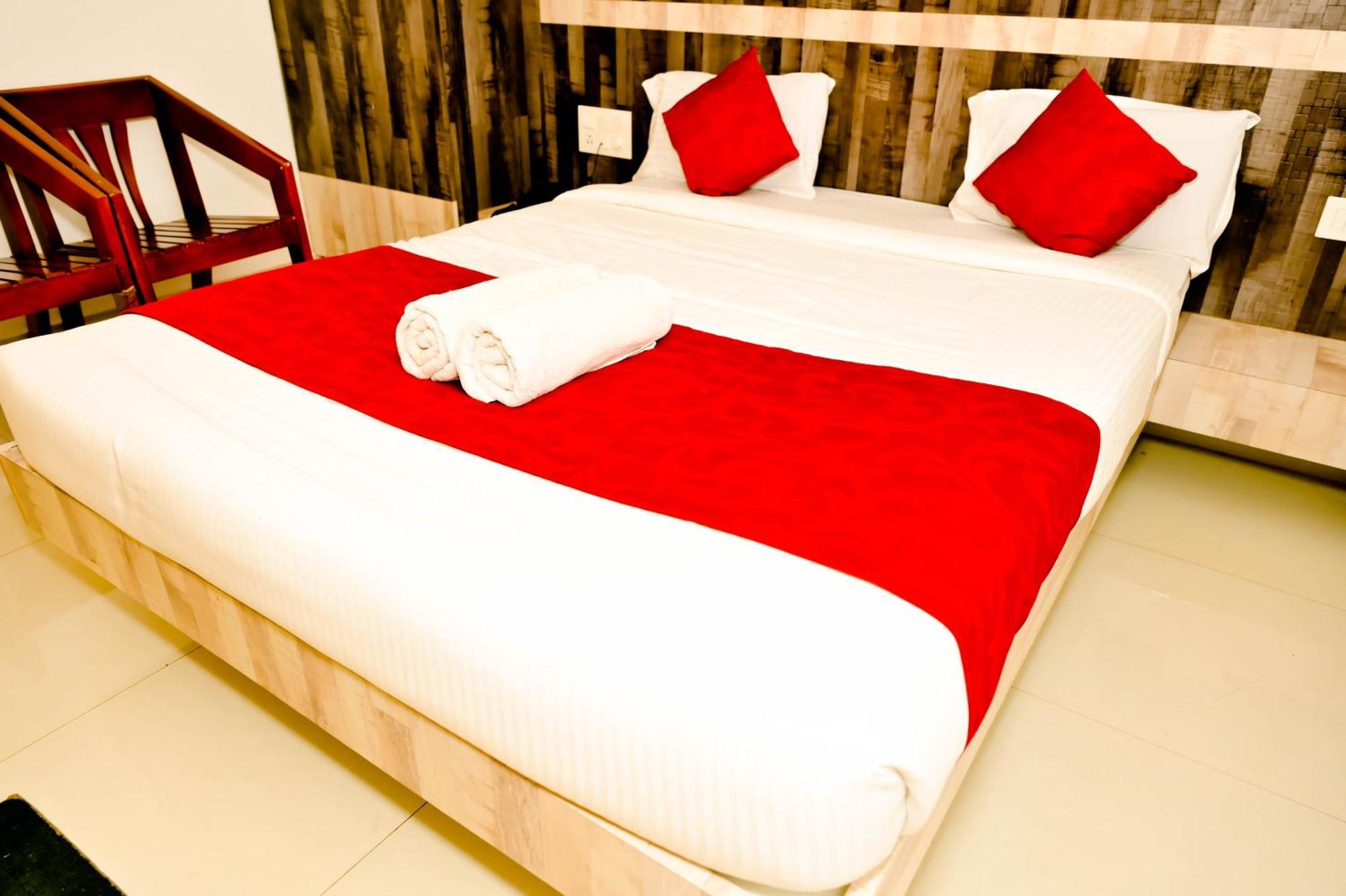 Townhouse Mk Hotel จิกมากาลูร์ ภายนอก รูปภาพ